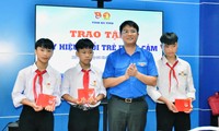  Truy tặng, trao tặng huy hiệu Tuổi trẻ dũng cảm cho 2 học sinh xả thân cứu bạn bị nước lũ cuốn trôi 第6张