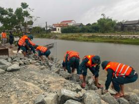  Thừa Thiên-Huế: Quân đội triển khai lực lượng ứng phó bão số 4 