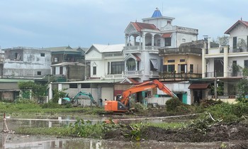  Nguyên Thứ trưởng Nội vụ: Chuyển viên chức thành &apos;công hợp đồng&apos; phải sửa luật 第10张