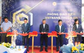  Vietbank và &apos;cú đúp&apos; trong ngày khai trương Điểm Giao dịch thứ 119 – Phòng Giao dịch Vietbank Thuận An 