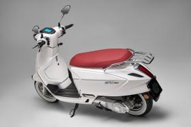 Chiếc xe tay ga y hệt Vespa kết hợp Lambretta, giá rẻ bằng một nửa  第3张