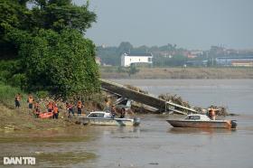 Đề xuất trục vớt phương tiện, phần cầu Phong Châu bị lũ cuốn trong 60 ngày