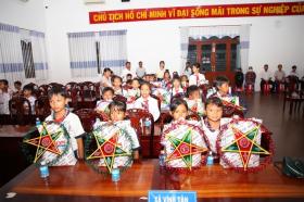  Tặng quà, học bổng cho thiếu nhi vùng sâu tỉnh Sóc Trăng 