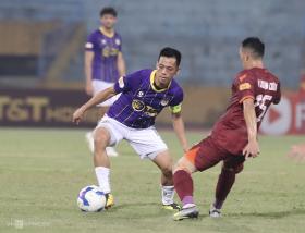 Văn Quyết áp sát kỷ lục ghi bàn V-League của Lê Công Vinh 