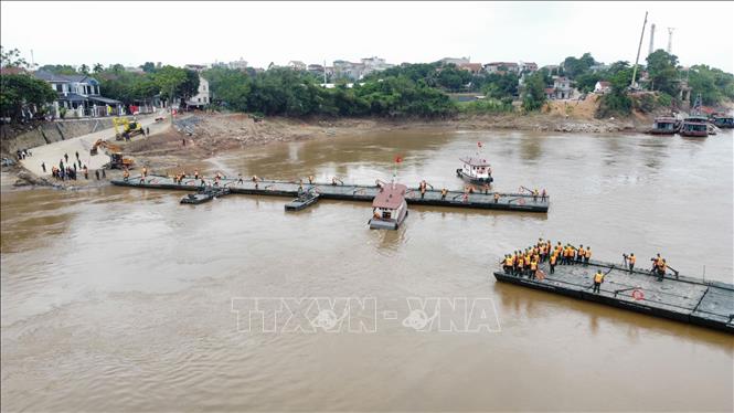 Hợp l&#111;ng cầu phao Ph&#111;ng Châu