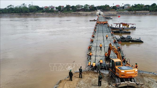 Hợp l&#111;ng cầu phao Ph&#111;ng Châu