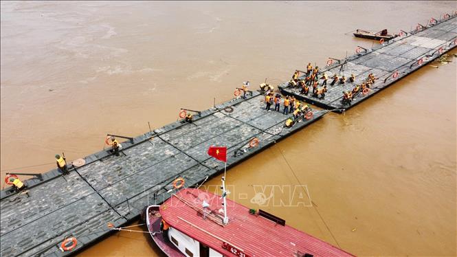 Hợp l&#111;ng cầu phao Ph&#111;ng Châu