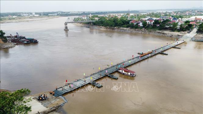 Hợp l&#111;ng cầu phao Ph&#111;ng Châu