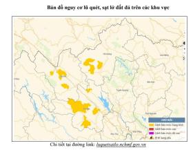 Đèo Mã Pì Lèng cuồn cuộn nước lũ đổ về, người dân sẵn sàng giúp nhau