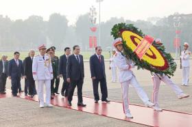 Lãnh đạo Đảng, Nhà nước viếng Chủ tịch Hồ Chí Minh và các Anh hùng liệt sĩ