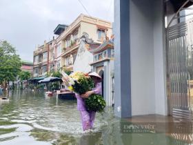 Cuộc sống người Hà Nội bị đảo lộn, trắng đêm mất ngủ vì cô lập trong mưa ngập  第5张