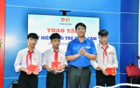 Hà Tĩnh: Học sinh đập lợn đất để ủng hộ đồng bào bão lũ các tỉnh miền Bắc