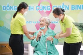 Trung thu ở viện nhi mưa tầm tã, cha mẹ lo lắng tình hình bão lũ quê nhà  第21张