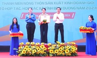  Cán bộ Đoàn sôi nổi tranh tài ca hát, thuyết trình bằng ngoại ngữ 第15张