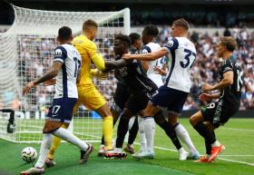  Tottenham &quot;đá gấu&quot; nhưng không cản được Arsenal 第2张