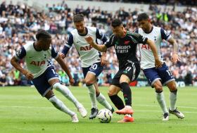  Tottenham &quot;đá gấu&quot; nhưng không cản được Arsenal 第4张