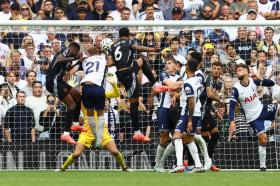  Tottenham &quot;đá gấu&quot; nhưng không cản được Arsenal 第5张