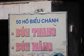 Quán bún thang 34 năm tại Sài Gòn, chủ quán bảo chuẩn vị Hà Nội gốc có nấm mèo và tóp mỡ?