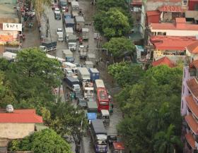 Một con đường ở Hà Nội ngập từ sáng đến tối, đi vài trăm mét mất cả giờ đồng hồ  第2张