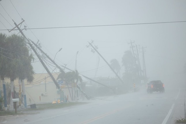  Ít nhất hai người thiệt mạng khi siêu bão Milton đổ bộ vào Florida 