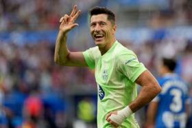  Lewandowski lập hat-trick, Barcelona tiếp tục bay cao trên đỉnh La Liga 第1张