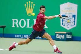 Djokovic khác nhánh chung kết với Sinner, Alcaraz ở Thượng Hải 