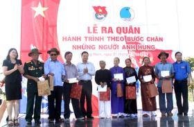 Theo dấu chân anh hùng