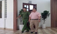  Đà Nẵng: Bệnh viện &apos;cạn&apos; thủy tinh thể, bệnh nhân dài cổ chờ thay 