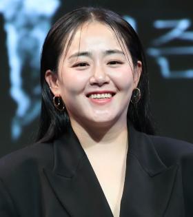  Em gái quốc dân Moon Geun Young phát tướng 