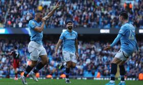 Man City trầy trật tìm lại chiến thắng ở Ngoại hạng Anh 