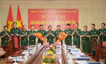  Ô tô đỗ chắn cửa vài ngày, chủ nhà ở Hà Nội tung chiêu &apos;dằn mặt&apos; 